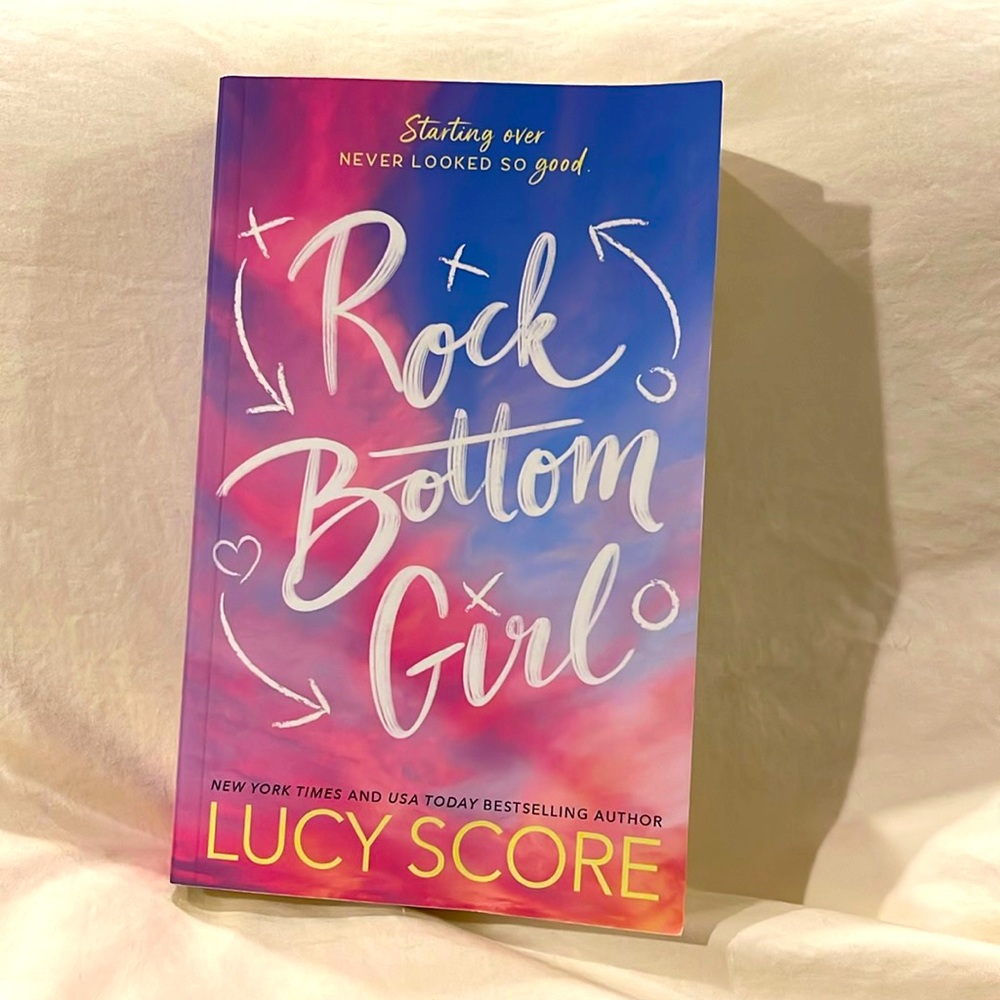 Lucy Score: Rock bottom girl